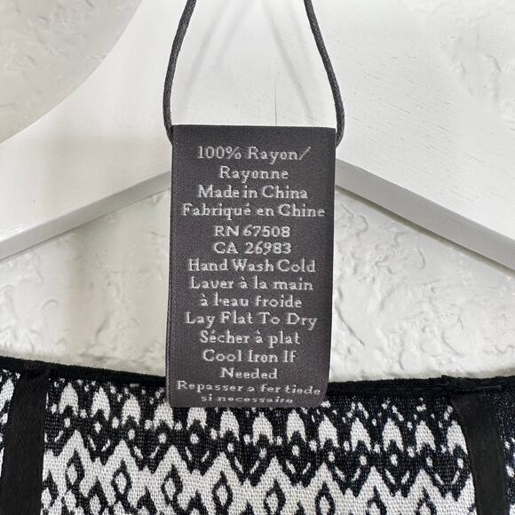 Vince Camuto Parrot Print Ruana Kimono Cardigan Sweater in Black White - Picture 7 of 7